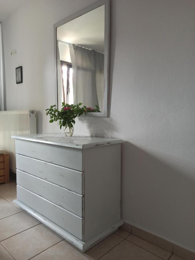 Dora'S House Comfortable Apartment With A Yard And View Pyrgadikia Dış mekan fotoğraf
