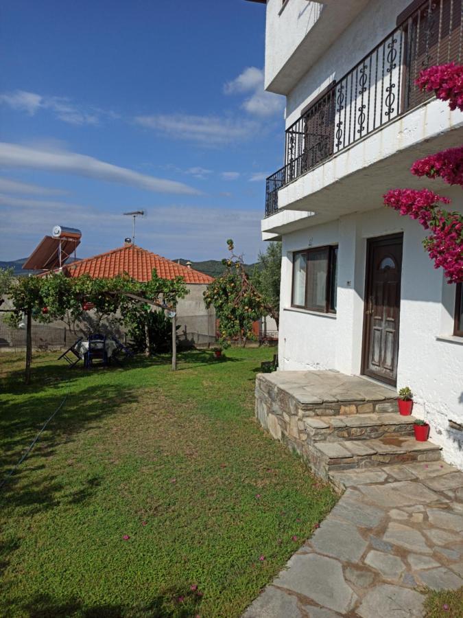 Dora'S House Comfortable Apartment With A Yard And View Pyrgadikia Dış mekan fotoğraf