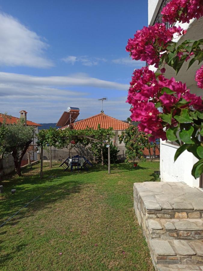 Dora'S House Comfortable Apartment With A Yard And View Pyrgadikia Dış mekan fotoğraf