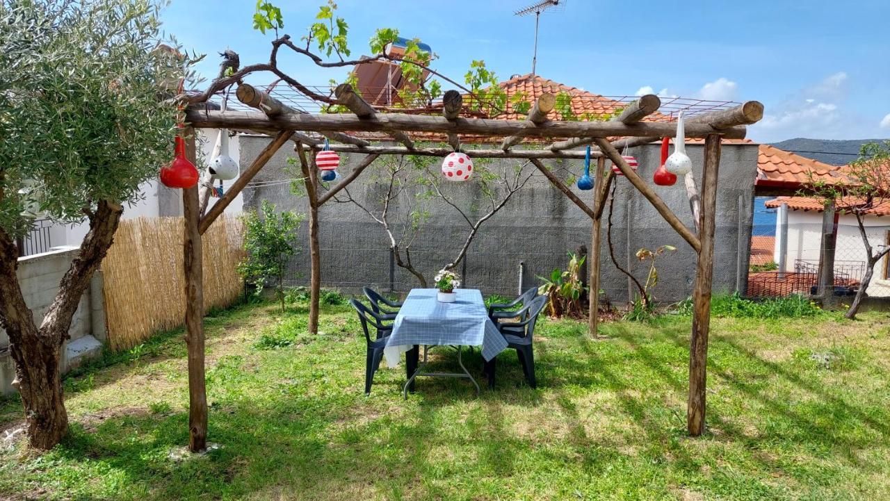 Dora'S House Comfortable Apartment With A Yard And View Pyrgadikia Dış mekan fotoğraf