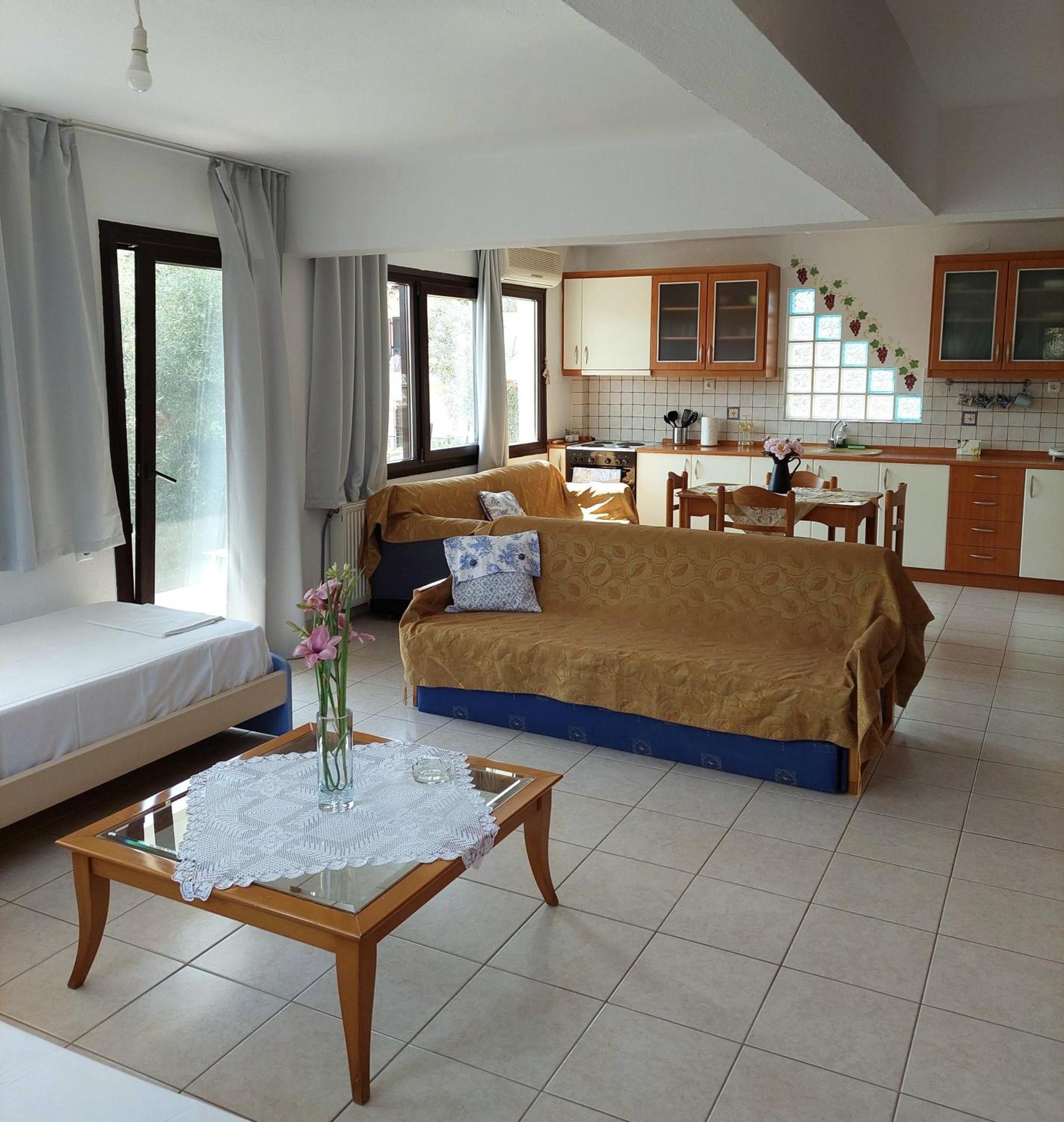 Dora'S House Comfortable Apartment With A Yard And View Pyrgadikia Dış mekan fotoğraf