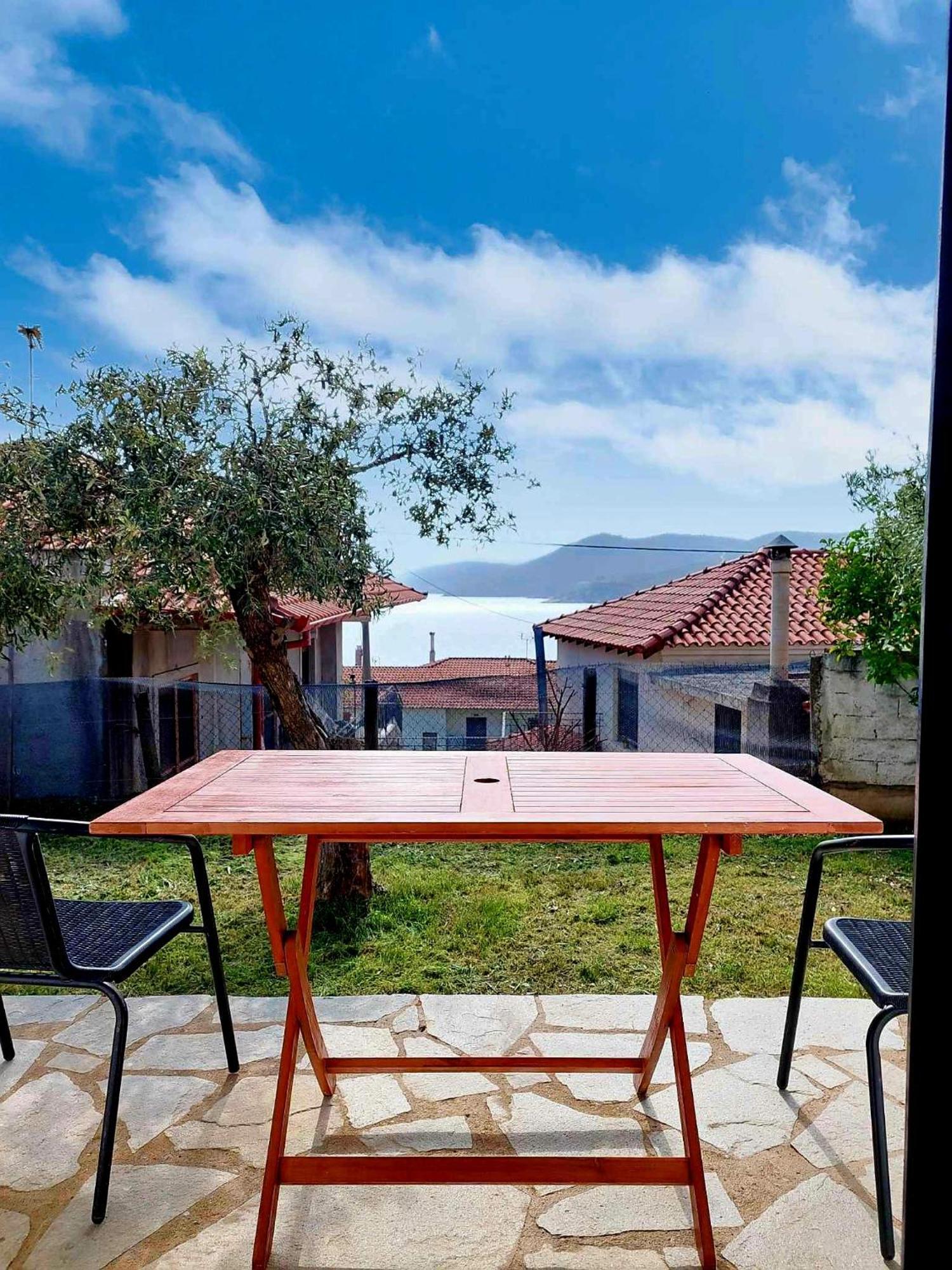 Dora'S House Comfortable Apartment With A Yard And View Pyrgadikia Dış mekan fotoğraf
