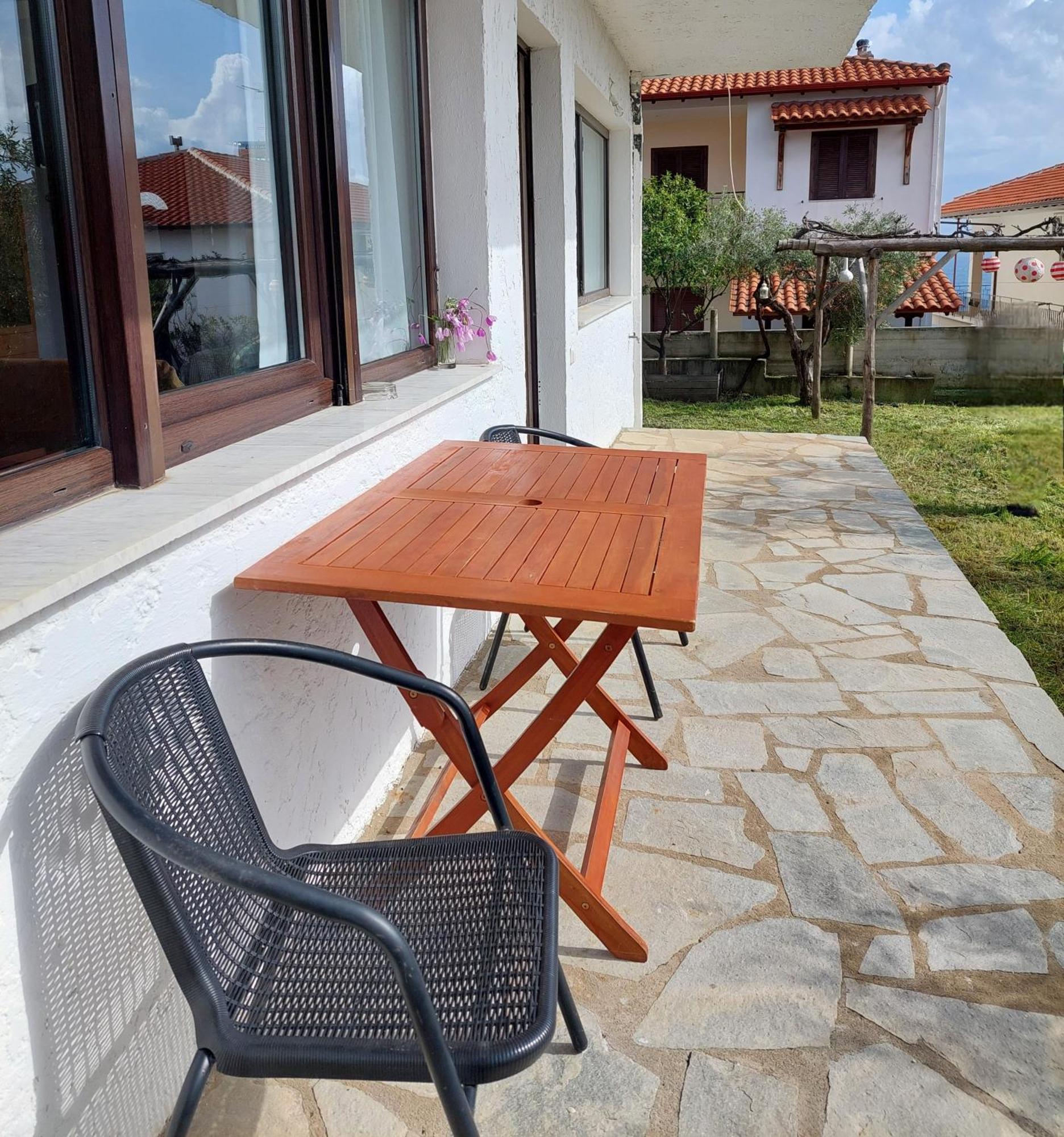 Dora'S House Comfortable Apartment With A Yard And View Pyrgadikia Dış mekan fotoğraf