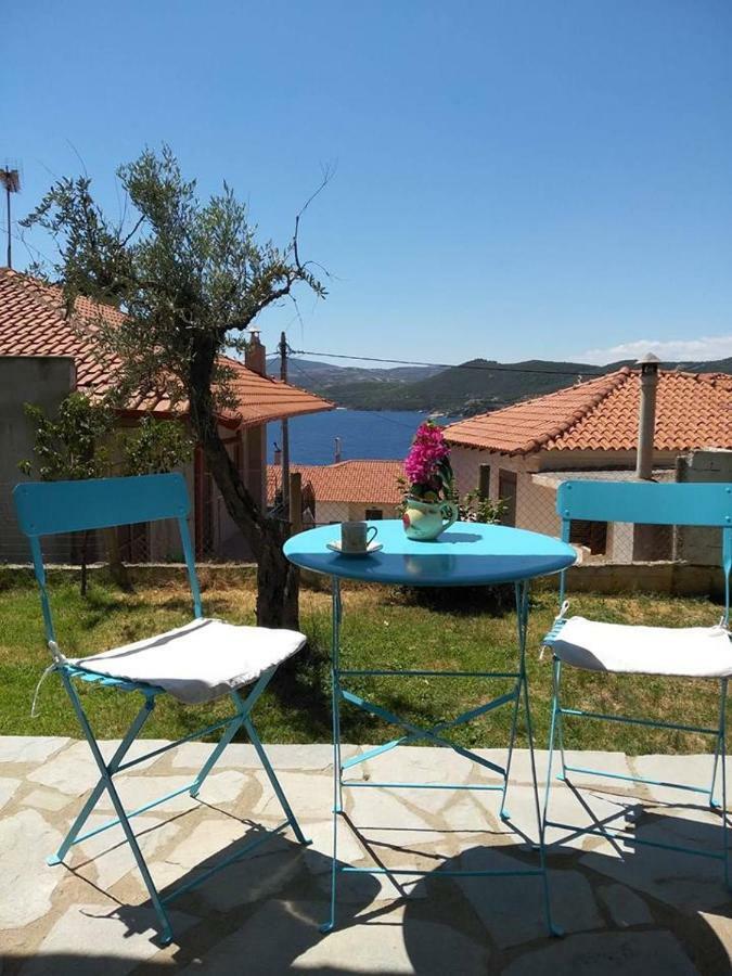 Dora'S House Comfortable Apartment With A Yard And View Pyrgadikia Dış mekan fotoğraf