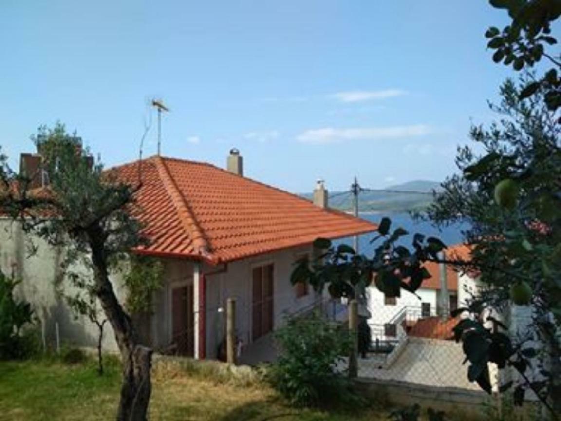 Dora'S House Comfortable Apartment With A Yard And View Pyrgadikia Dış mekan fotoğraf