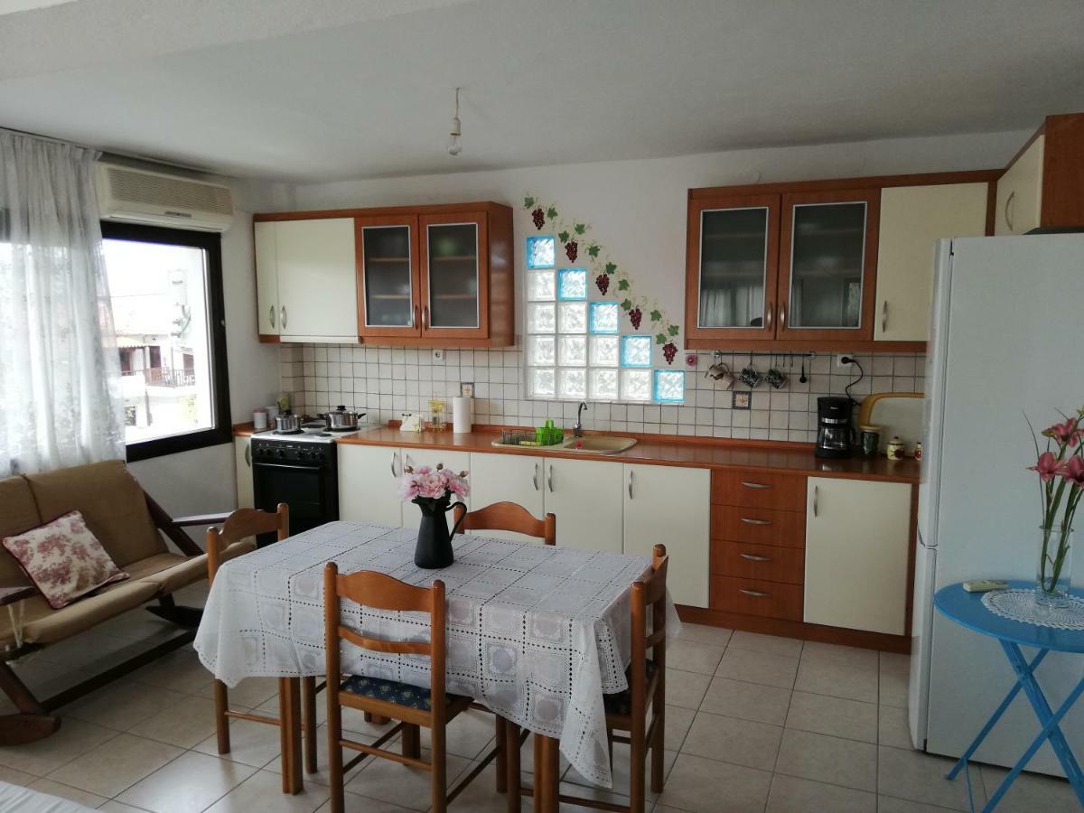 Dora'S House Comfortable Apartment With A Yard And View Pyrgadikia Dış mekan fotoğraf