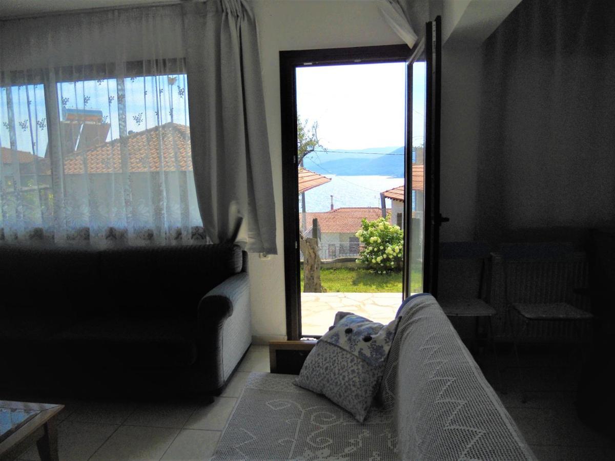 Dora'S House Comfortable Apartment With A Yard And View Pyrgadikia Dış mekan fotoğraf